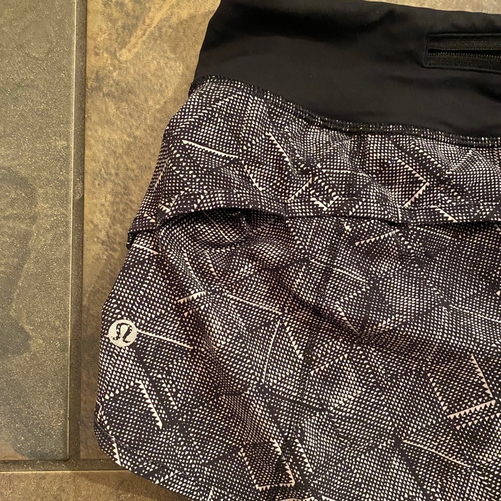 Lululemon Speed Short Size 4 - Picture 2 of 9